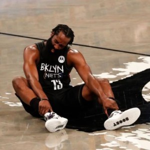 体育平台-哈登受伤吓出纳什一身冷汗 大胡子也该适当轮休？