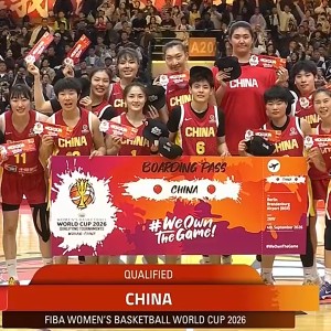 中国女篮晋级26年世界杯！王思雨笑得很开心，不断与张子宇互动